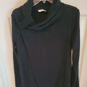 Frumos black sweater